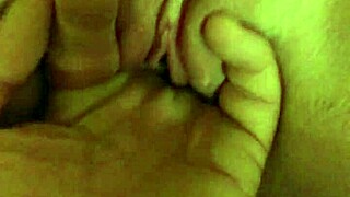 lipslit fingers her pussy without shyness