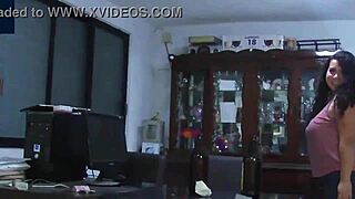 encuentro a mi vecina curvy y la llevo a casa para fotos