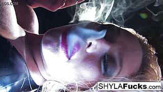 Shyla Stylez Seksi Bermain Fetish Liar