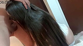 esposa puta folla en frente de su cornudo marido