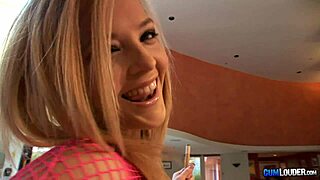 Alexis Texas Big Booty Speaks Spanish on Sofa