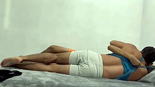 أول مرة بلو جوب شرجي مع هواة بناة عضلات رفيعة