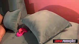 Luiza marcato empinada de 4 dando cuzinho e levando porra na boca 😈