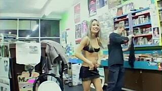 Jane neukt in foursome met oude mannen!