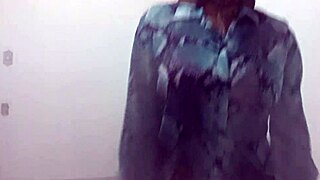 coroa gostosa dançando com estilo latino 😎