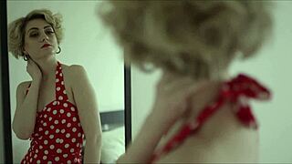 チェコのベイブがベッドでオナニー。ワイルドなセッションに一緒に参加?