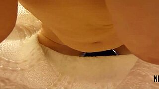 Vill du se denna milf komma på kontoret?