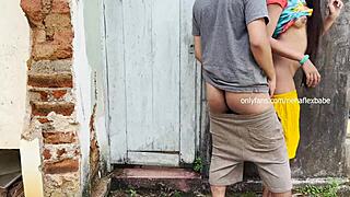 हेय, देखो मेरी चीटिंग वाइफ आउटडोर में दूसरे गायज को चोद रही है होममेड इंडियन क्लिप में! 😜