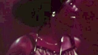 Vintage interraciaal trio plezier wacht op je