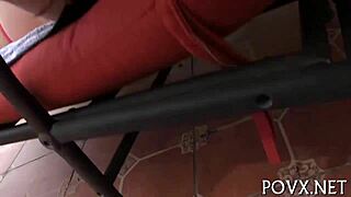 Hope Howells ohýbá své těsné teen 18+ tělo pro hardcore doggystyle sex.