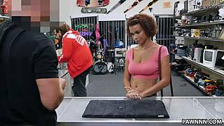 Gadis Hitam Berbokong Besar 18+ Gadai Cincin Demi Titty Fuck Kontol Raksasa