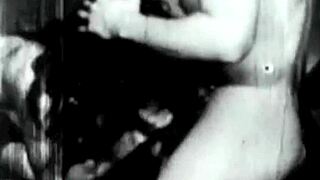 Dark Lantern odhaľuje parné hriechy vintage nevlastných babičiek