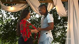 Agatha Ludovino ดูดควยใหญ่ในธรรมชาติจนเสร็จหน้าบนก้นบรูเน็ตต์ลาติน่า