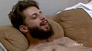 Mewujudkan mimpi ngejil cewek TV seksi, dia datang ngentot sama aku