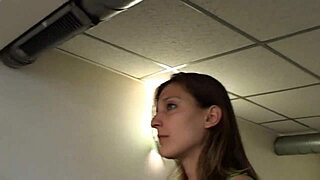 Storia live esclusiva di un marito che scopa la moglie ignara, con colpi di scena