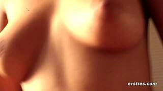 Amateur Lesbian Panas Menjilat dan Mengisap di Kompilasi Ersties.
