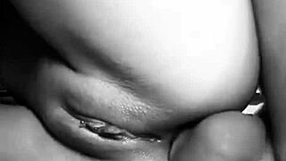 Hé, novinha elveszi azt a nagy farkat a seggébe anal cowgirl lovagláshoz és orgazmusokhoz rosavermelhával 😍