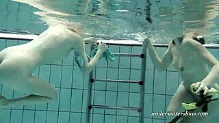 Loris i Okunewa uranjaju u lezbejsku podvodnu akciju!