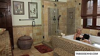 hei äitipuoli, haluutko liittyä kylpyyn hauskanpitoon milf-ruumiillasi? villiintymään tänään!