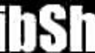 克洛伊在狂野贫民窟三人行中挣扎应对巨黑鸡巴