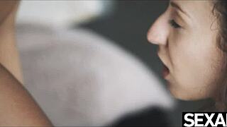 Ei, já sonhou em apalpar as tetas enormes naturais da sua amiga?