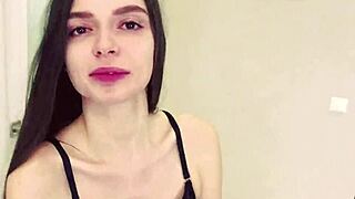 럭셔리 에스코트 리사 타카미, 거친 타기 후 구찌 부츠에 거대한 정액 맞다