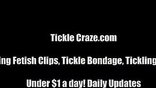 זוגית ומוטרדת עד שהיא מתחננת לרחמים בטירוף לסבי עם השפלה קשורה