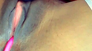 Kingston barvrouw krijgt anaal geneukt in hondjesstijl na vreemdgaan.