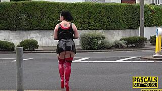 Rintava rasvainen alistuva huora heiluu korkokengissä minulle! 😈