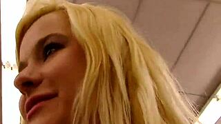 ก้นฉ่ำของสาวโดนเย็ดแรง