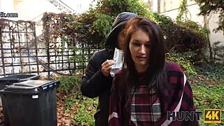 Je Conquiers Sa Chatte Sous la Douche Chaude. Obsédé Par Ses Courbes Brunes !