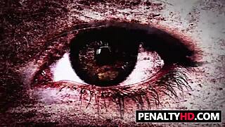 Mladá Stella May v hrubé BDSM hře