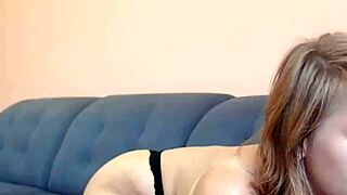 Hey, schau dir diese großen hängenden Titten auf der Webcam an! Die sind unreal, oder?