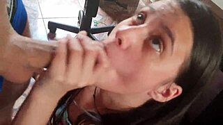 Jeg suttede på min kærestes pik til han kom alt på mit ansigt