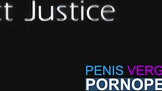 Twee ondeugende sletjes spelen met hun konten voordat ze hard geneukt worden