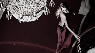 Hei, vil du se denne sexy GIF-musikkvideo-samlingen med Mark Rosas?