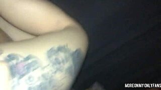 Две напалени мацки жадуват устата на Тина за спермени изстрели