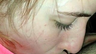 يا زوجي، تريد أن تشعر بشفتي الرطبة على قضيبك غير المختون؟ أعطي أحلى مص حتى الآن!