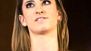 Jonge lesbo likt traag plagerig kontje van vriendin