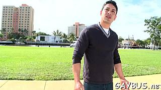 Včeraj zvečer se je odvila prosta analna seja z intenzivnim gejskim jebanjem v zasebni sobi