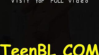 Τύπος αφήνει γλυκιά γκόμενα να του κάνει πίπα στο σκληρό καυλί. Τον δουλεύει σκληρά μέχρι εκσπερμάτιση.