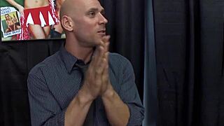 Stor patter lærer Nicole Aniston forfører Johnny Sins til hardcore snyd på karrieredag