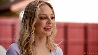 Blonda superbă Jenna Fireworks devastată de două pizde enorme