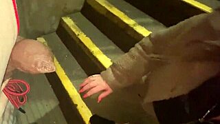 Cracky Cewek Jalanan Akhirnya Ngisep Kontol di Luar Bareng Amateur Horni