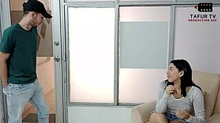 Глубокий минет с кремпаем от твердого члена пасынка