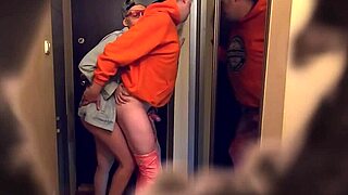 Versteckte Kamera erwischt Domina beim harten Ficken des Sklaven