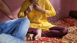 कविता भाभी रैंच पर ब्रेक के दौरान लवर से हार्ड फक होती है