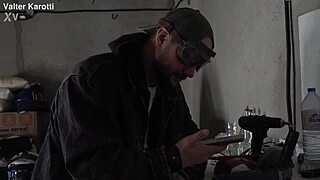 Návrat Belly Grey - análny fisting s Valterom Karom