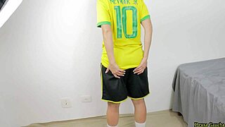 अरे, देखना चाहते हो मैं बिस्तर पर बड़ा काला लंड गांड में ले रही हूँ?