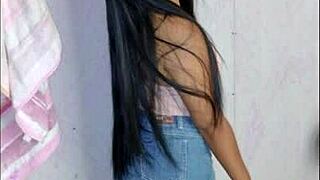 Jeg elsker hvordan Sol, denne sexede jomfru Latina, rocker miniskørter og høje hæle hver gang!